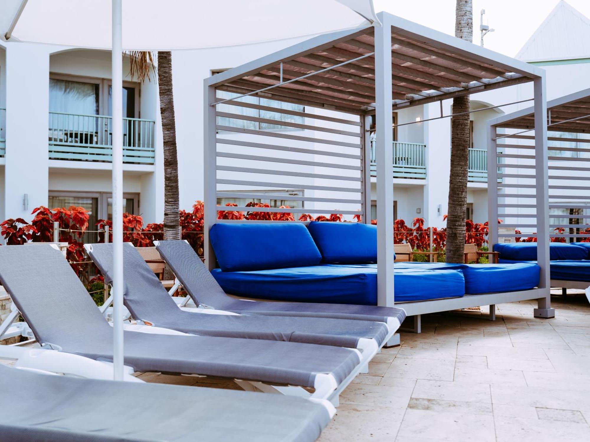 The Mill Resort And Suites Palm Beach Exterior photo